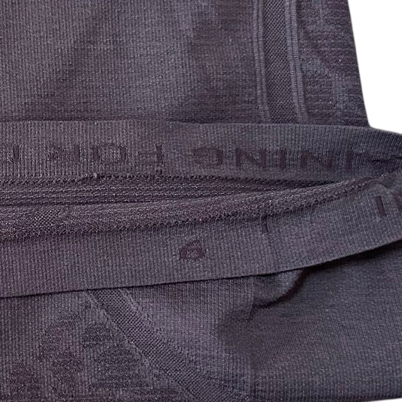 Lululemon Swiftly Tech Racerback Tank Top Black Cherry Paisley Size 6 - Picture 9 of 9